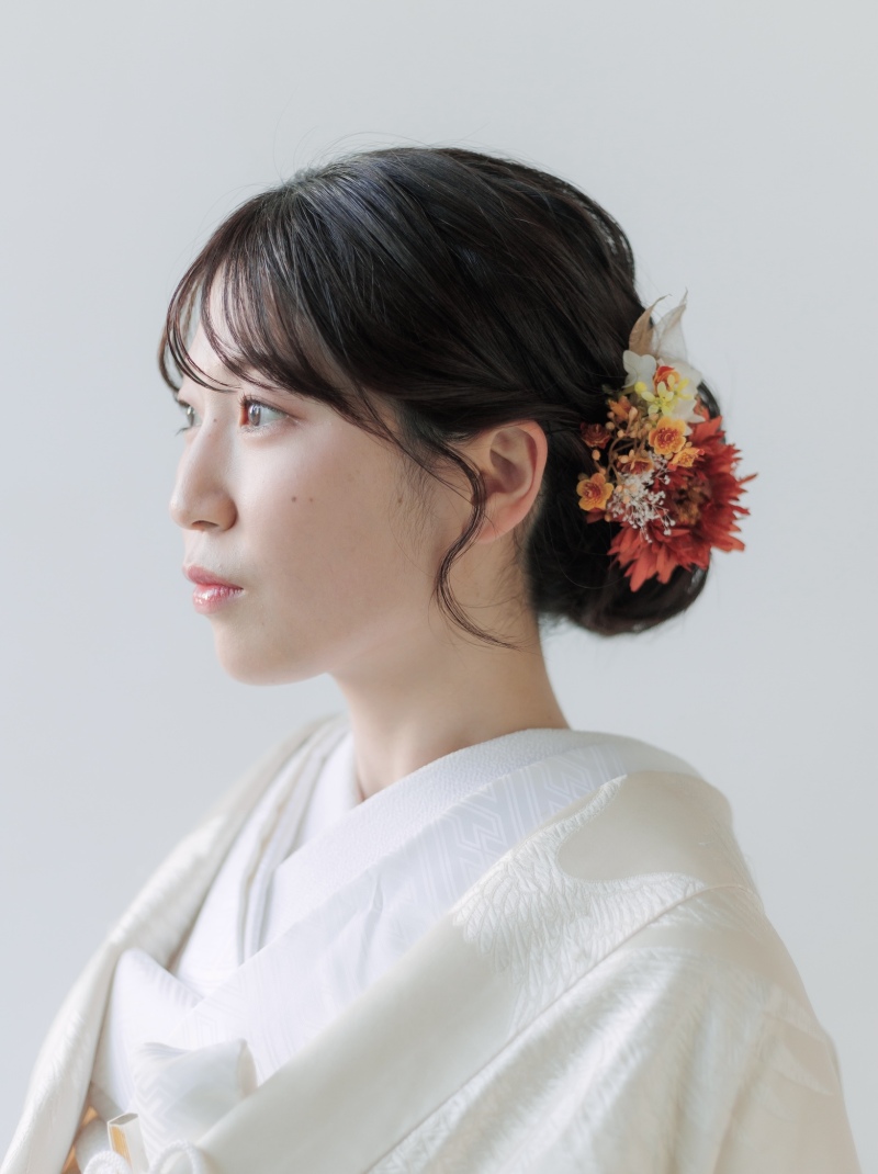 シンプルだからこそ、美しい。 花飾りで魅せる和装シニヨン2選