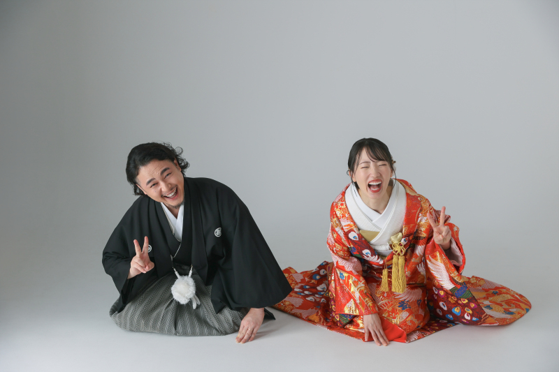 白無地背景でお二人だけのウェディングフォト！！