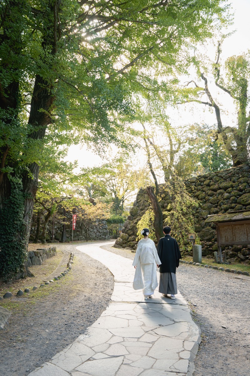 紅葉に包まれる、和装ロケーション撮影
