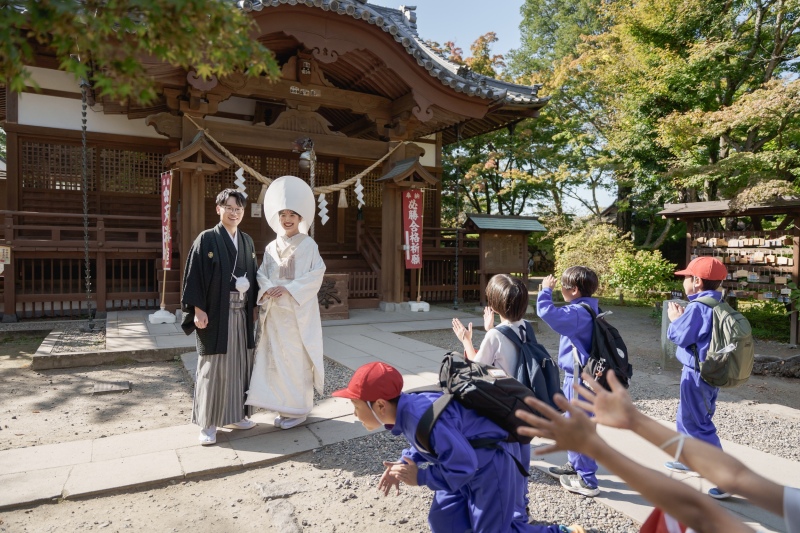 紅葉に包まれる、和装ロケーション撮影