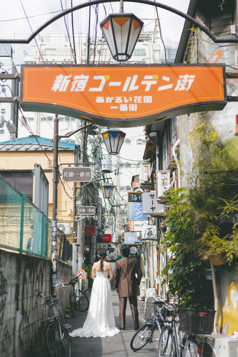 思い出のゴールデン街でウェディングフォト