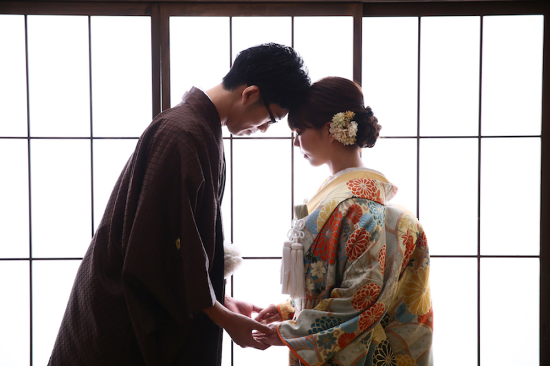 まだまだ暑い季節に、涼しい屋内撮影で和装の写真を残しませんか。