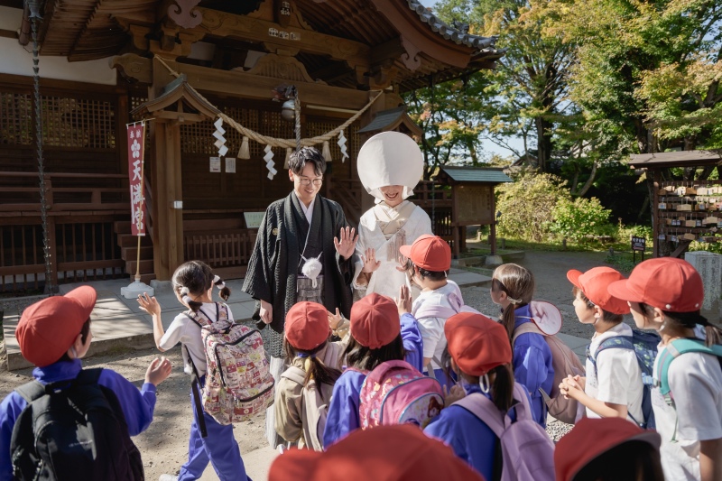 紅葉に包まれる、和装ロケーション撮影