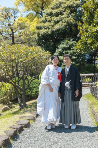 緑豊かな旧安田庭園で和装撮影