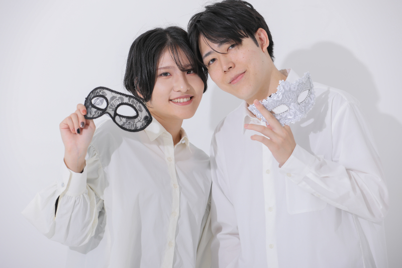 お二人らしいアイテムと！入籍フォト撮影