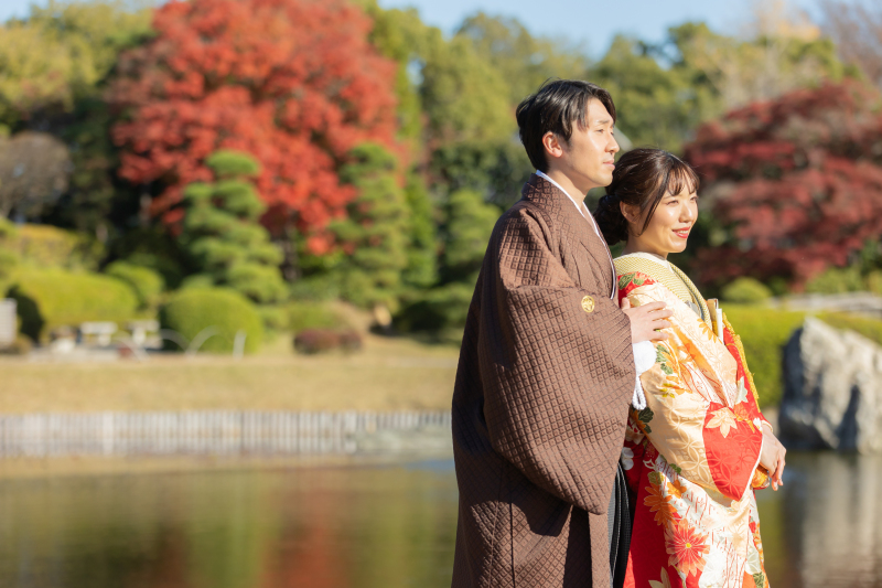 秋晴れの空、紅葉と