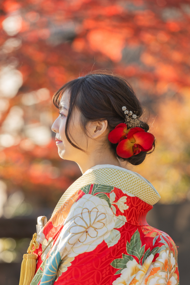 秋晴れの空、紅葉と