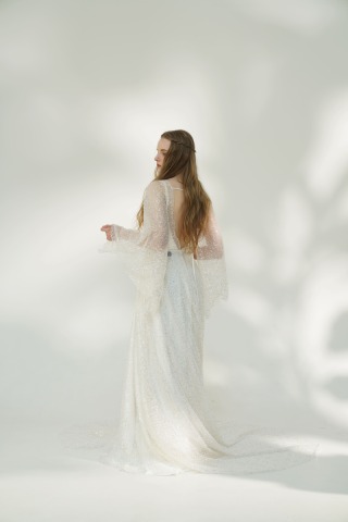 新作ドレスのご紹介