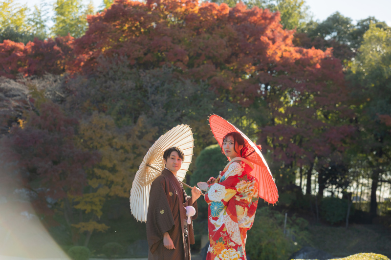 秋晴れの空、紅葉と