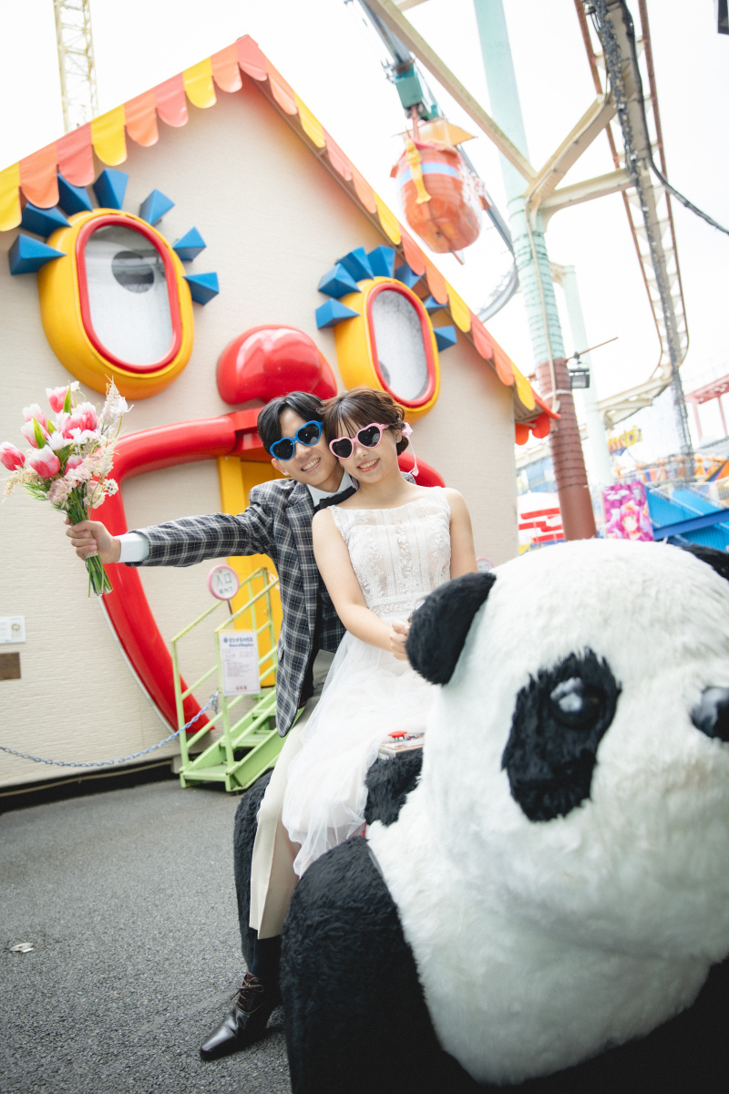 遊園地でウェディングフォト