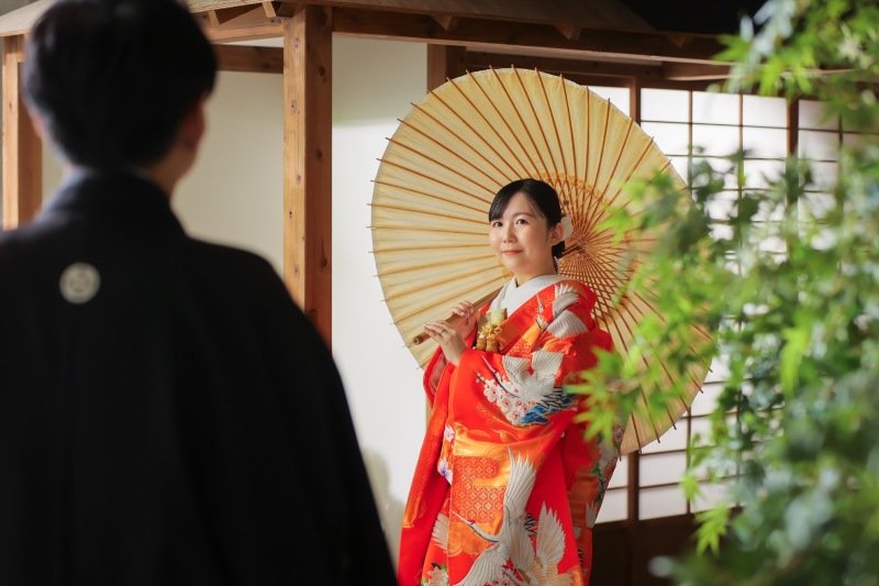 和装２着で屋内庭園撮影