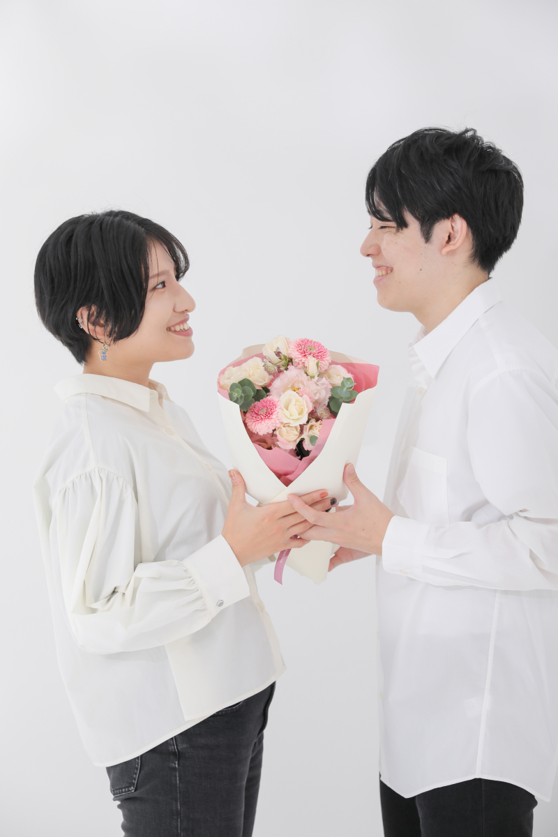 お二人らしいアイテムと！入籍フォト撮影