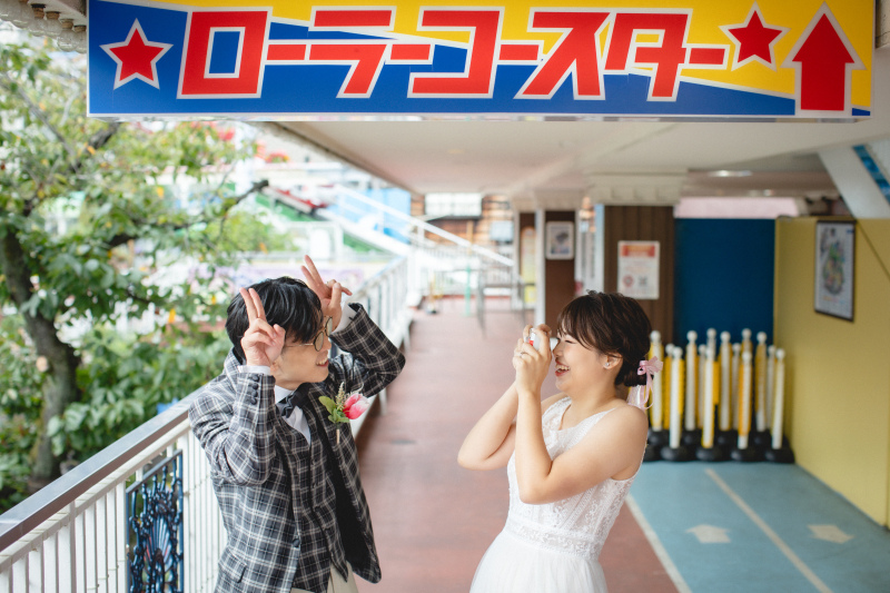 遊園地でウェディングフォト