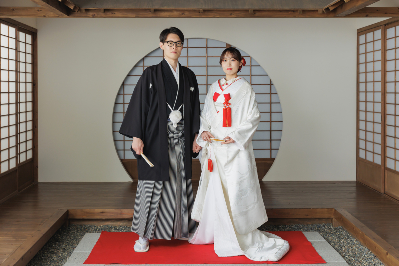 白無垢と黒紋付!屋内庭園スタジオのご紹介!
