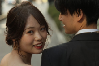 カラードレスとウェディングドレスでイメージチェンジ