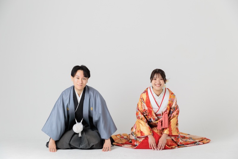 シンプルなスタジオで衣装の映える撮影しませんか?