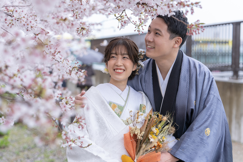 学校と桜