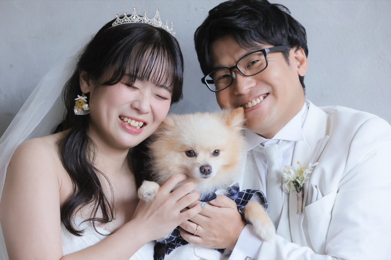 ハウススタジオの優しい雰囲気で、愛犬と記念撮影