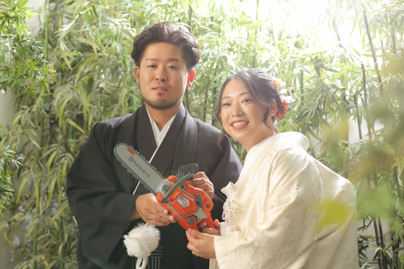 スタジオでお二人の思い出のアイテムを使ったお写真を!