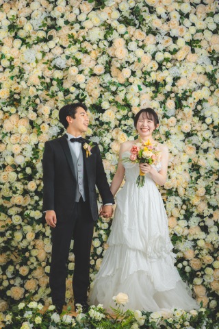 横浜店のスタジオ背景で前撮りフォト