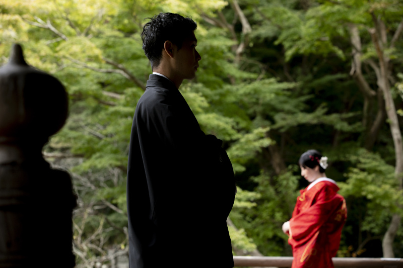 緑豊かな妙本寺で赤無垢を