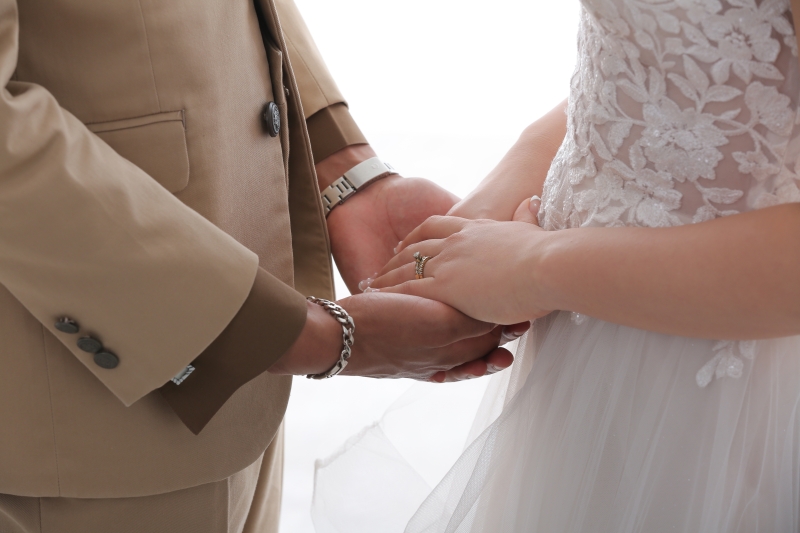 室内撮影でもお二人らしい雰囲気で♪【洋装スタジオ & 屋内庭園スタジオ】