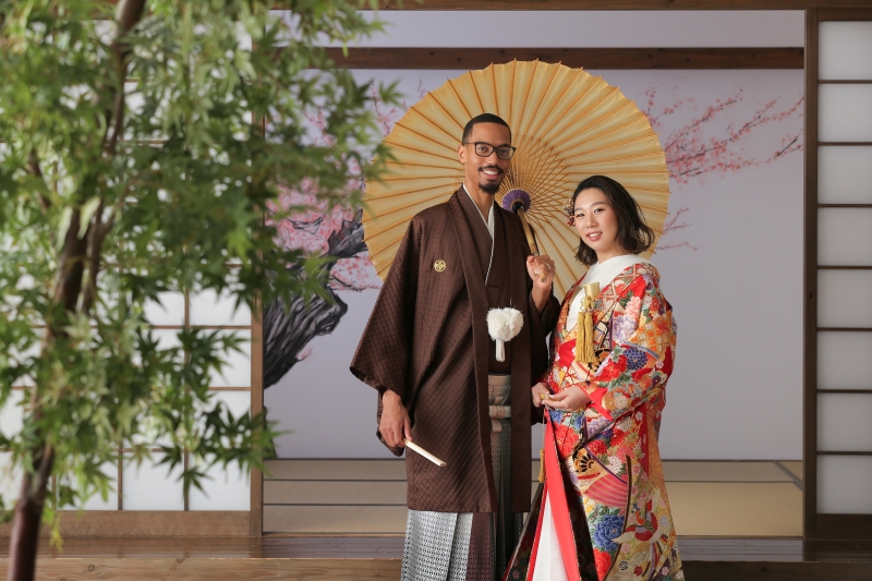 室内撮影でもお二人らしい雰囲気で♪【洋装スタジオ & 屋内庭園スタジオ】