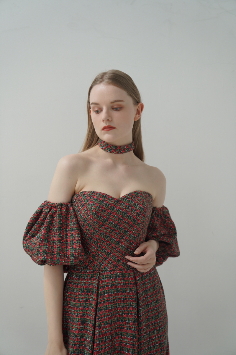 新作カラードレスの紹介