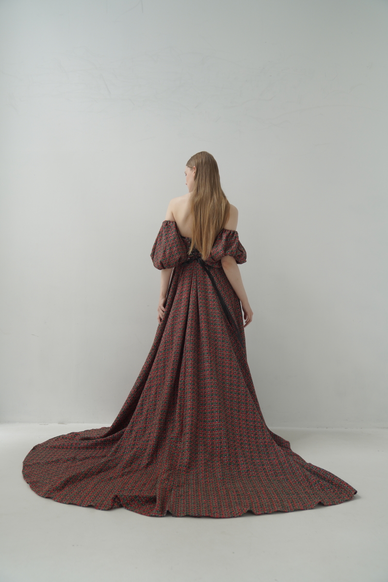 新作カラードレスの紹介