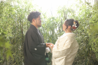 スタジオでお二人の思い出のアイテムを使ったお写真を！