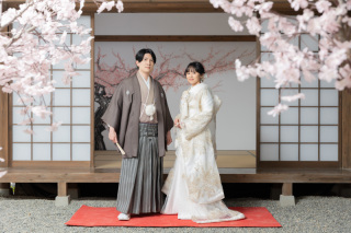 伝統の和装と四季の彩りに包まれて　百崎