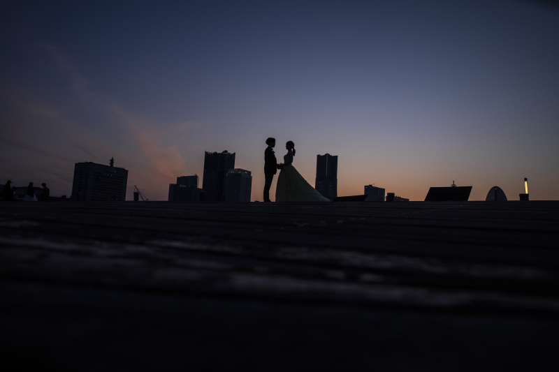 お二人らしい衣装で大桟橋夕景・夜景