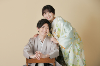 シンプルな背景だからこそ着物の柄が映えます!