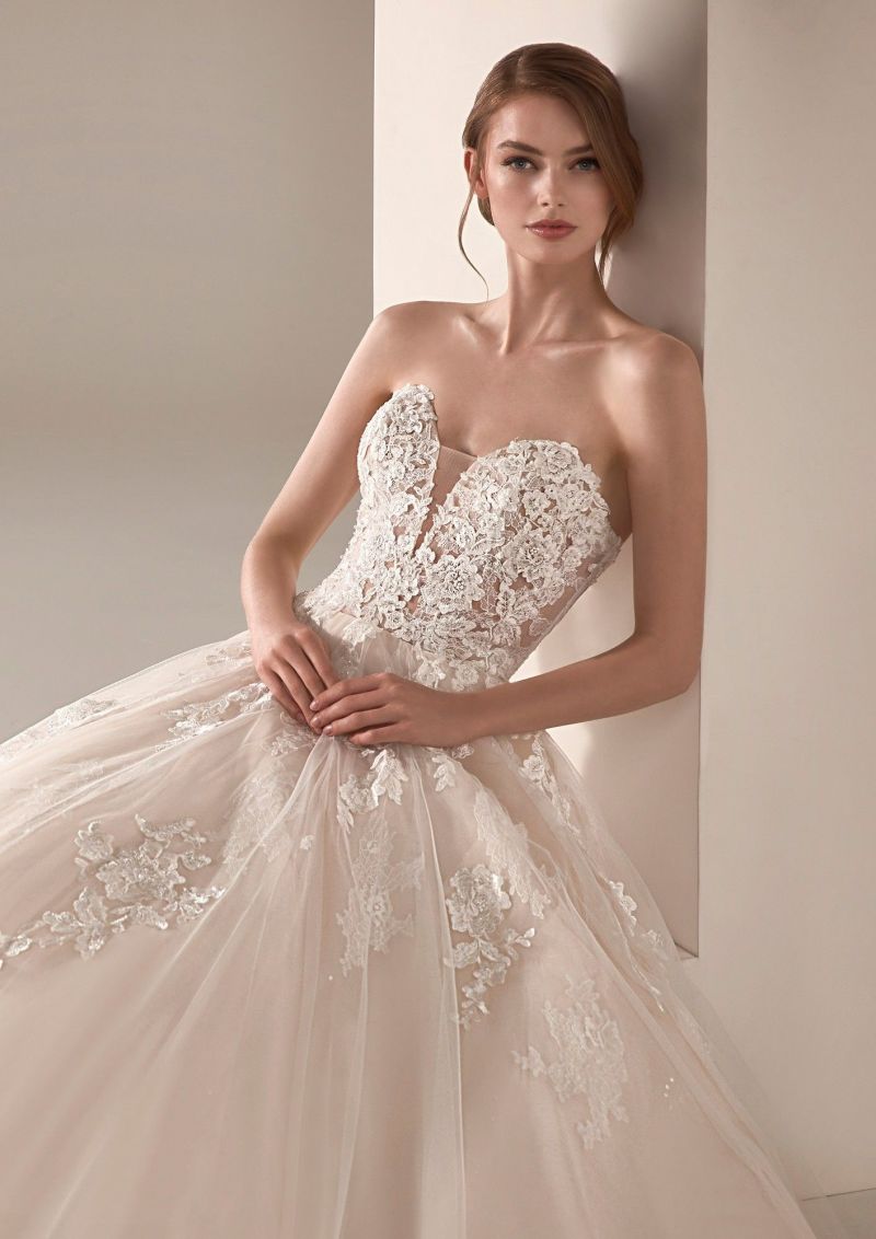 PRONOVIASのウェディングドレス入荷！
