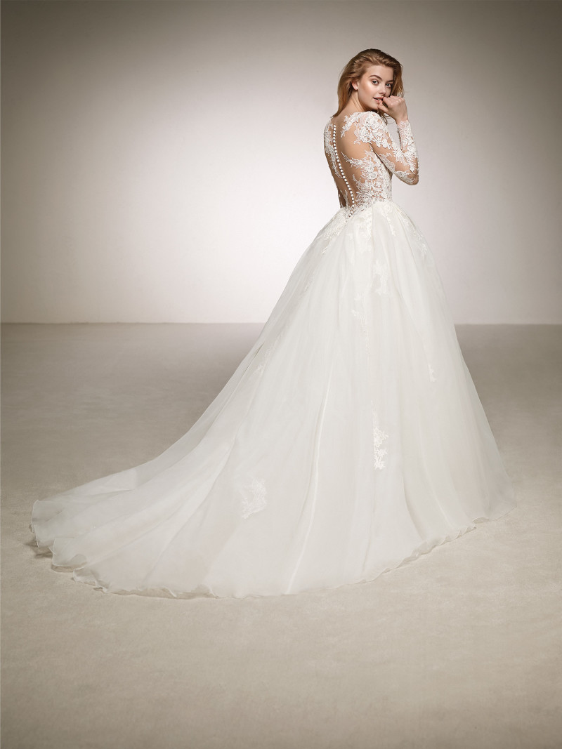 PRONOVIASのウェディングドレス入荷！