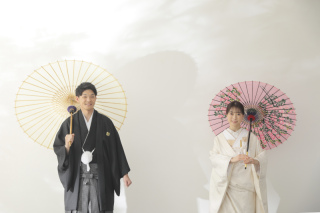 和装、洋装をおしゃれなスタジオでいかがですか