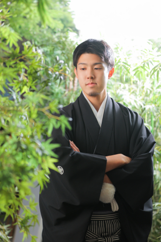 和傘の静寂から弾ける笑顔まで魅せるウエディングフォト　photo by 谷澤明美