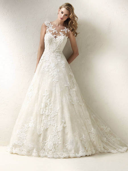 PRONOVIASのウェディングドレス入荷！