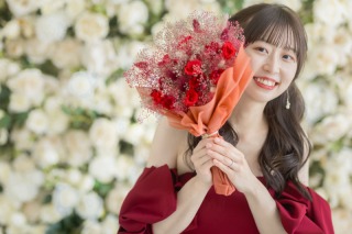 カラードレスもウエディングドレスもどっちも着たいって方へ...♡