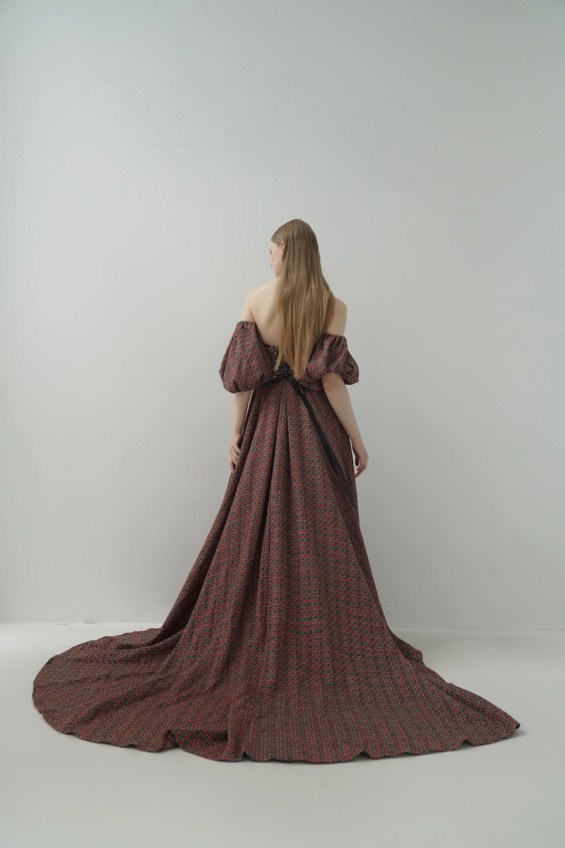 même(メーム)の新作カラードレス