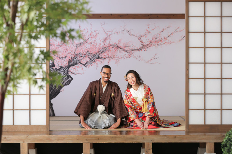 室内撮影でもお二人らしい雰囲気で♪【洋装スタジオ & 屋内庭園スタジオ】