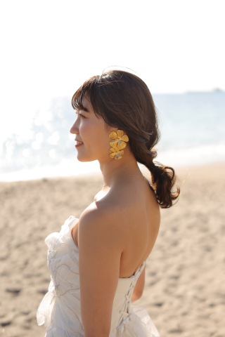 海に映えるヘアメイク