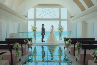 透き通る沖縄の海を感じながら撮影!