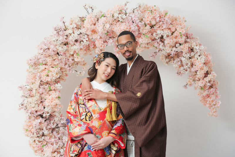 室内撮影でもお二人らしい雰囲気で♪【洋装スタジオ & 屋内庭園スタジオ】