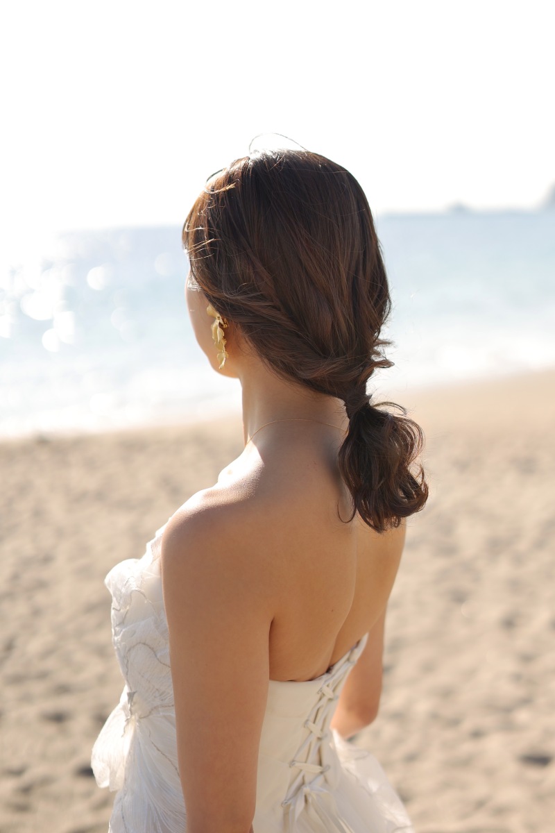 海に映えるヘアメイク