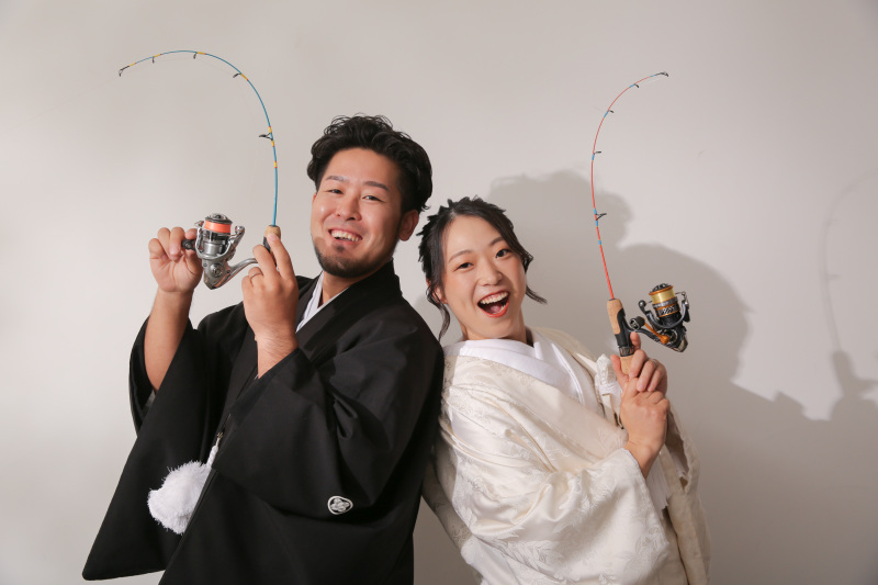 スタジオでお二人の思い出のアイテムを使ったお写真を!