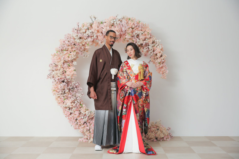 室内撮影でもお二人らしい雰囲気で♪【洋装スタジオ & 屋内庭園スタジオ】