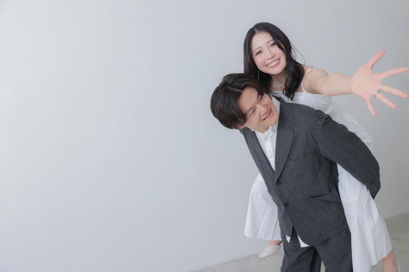 白壁で入籍フォト！
