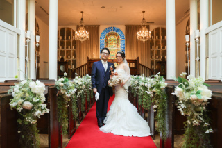 クラシックな洋館で結婚式のように