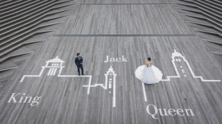 大型客船が停泊する大桟橋で